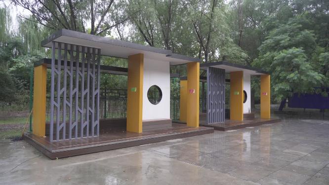 智慧休闲健身锻炼公园雨中景色