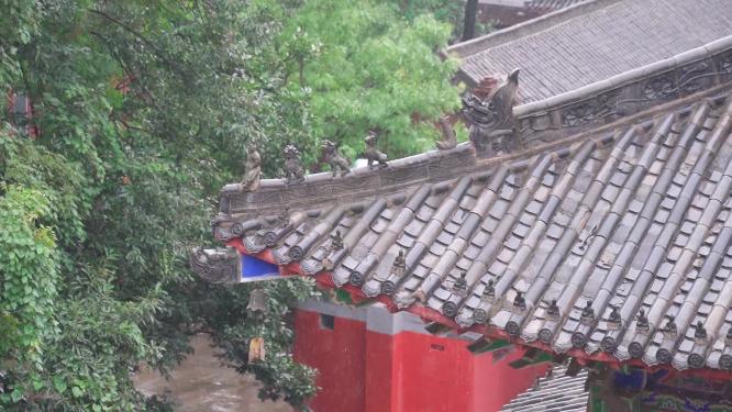 雨天传统建筑屋檐