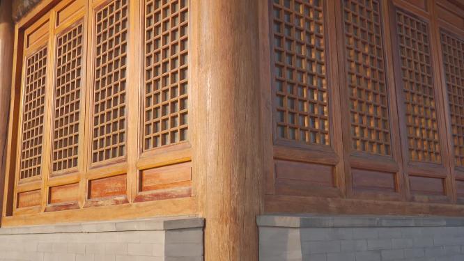 晴天古典建筑外立面隼牟结构特写