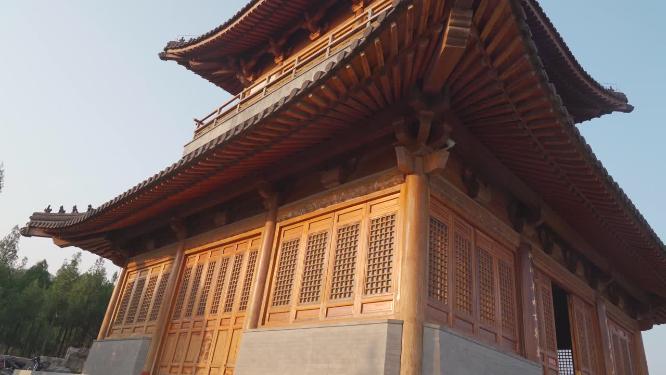 晴天古典建筑外立面隼牟结构特写