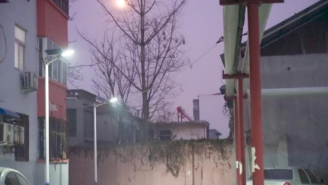 老旧居民区夜晚月光实拍视频