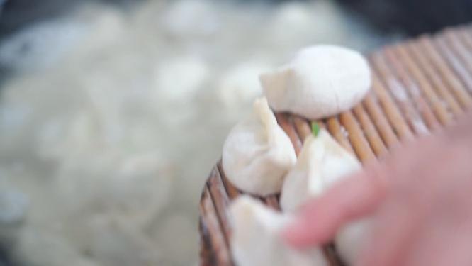 煮饺子下饺子过年过节视频素材