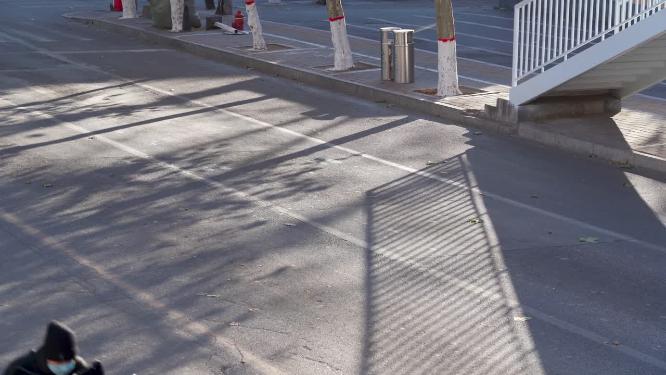 冬季城市过街天桥光影实拍