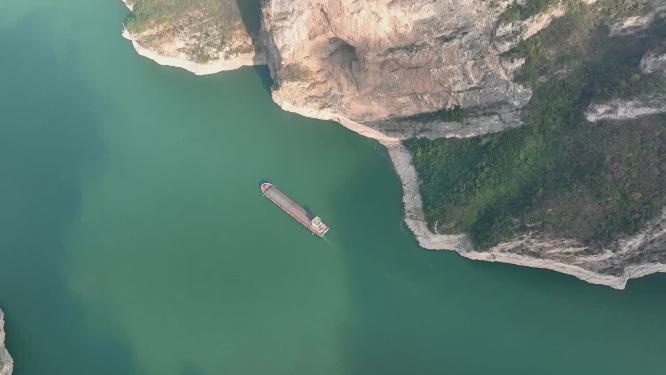 俯瞰长江三峡西陵峡谷