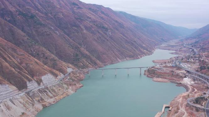 云南省东川境内的大山大河景观