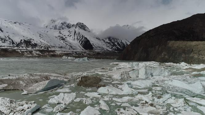 西藏地区的冰川地貌