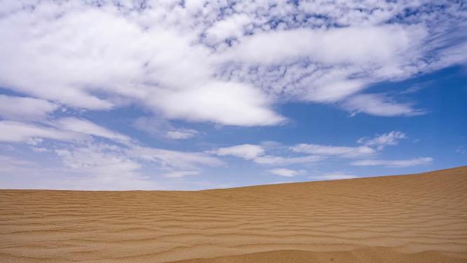 沙漠风沙和蓝天白云延时