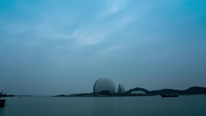 变天气前乌云下建筑