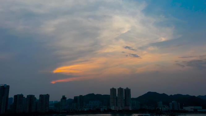 城市天空及地标建筑及红云