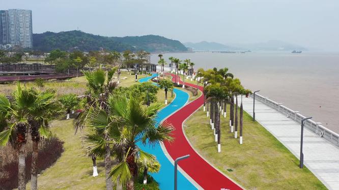 航拍海滨城市风光