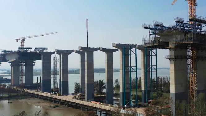 在建香海大桥桥墩