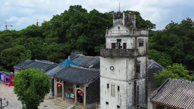航拍民国时期建筑的碉楼