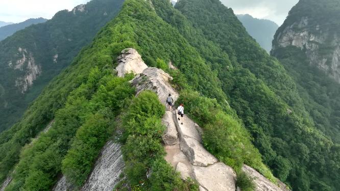 秦岭登山旅拍素材男子爬山航拍合集旅拍vlog