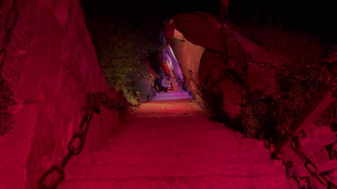 夜爬华山全民健身登高登山道夜晚爬山人群