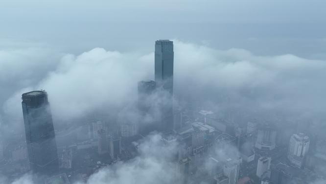长沙国金中心雨后云海