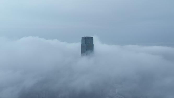 长沙国金中心雨后云海
