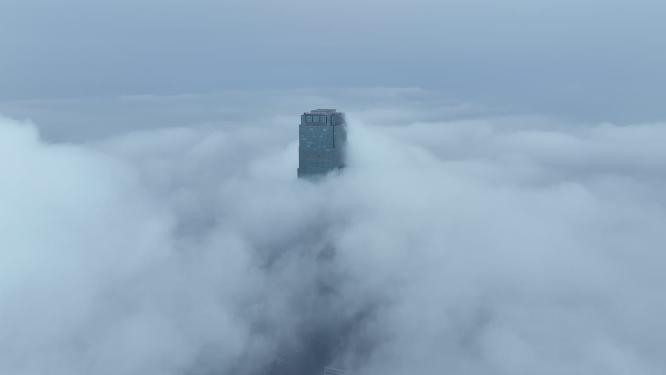 长沙国金中心雨后云海