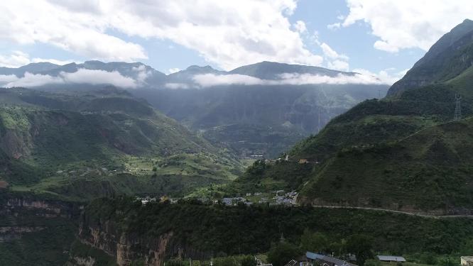 山区景色航拍山间小镇村落