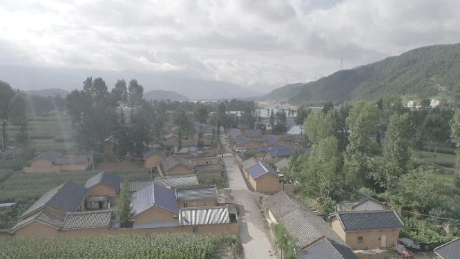 乡村小镇航拍上升全景