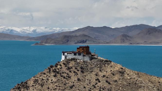 西藏山南羊卓雍措景区日托寺航拍