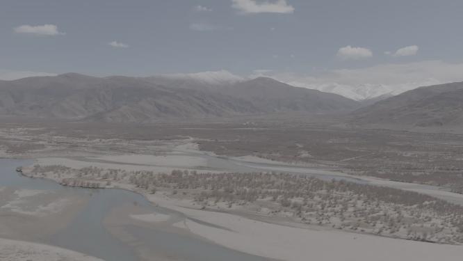 西藏山南风景航拍江边河岸