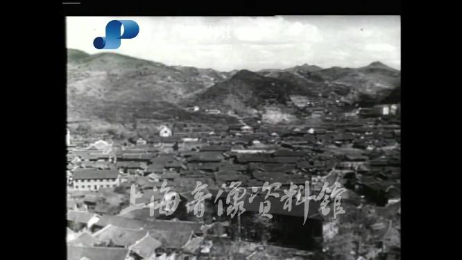 1935年红军长征途中遵义会议确定了毛主席的领导地位