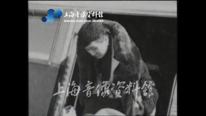 1936年在中国共产党的斡旋之下西安事变和平解决蒋介石回到南京