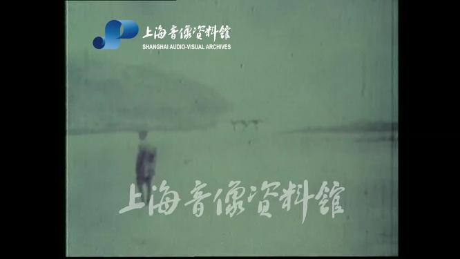 1944年美军观察组抵达延安中共领导人机场迎接给主席带草帽