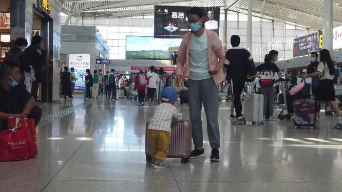 青海西宁机场旅客慢动作
