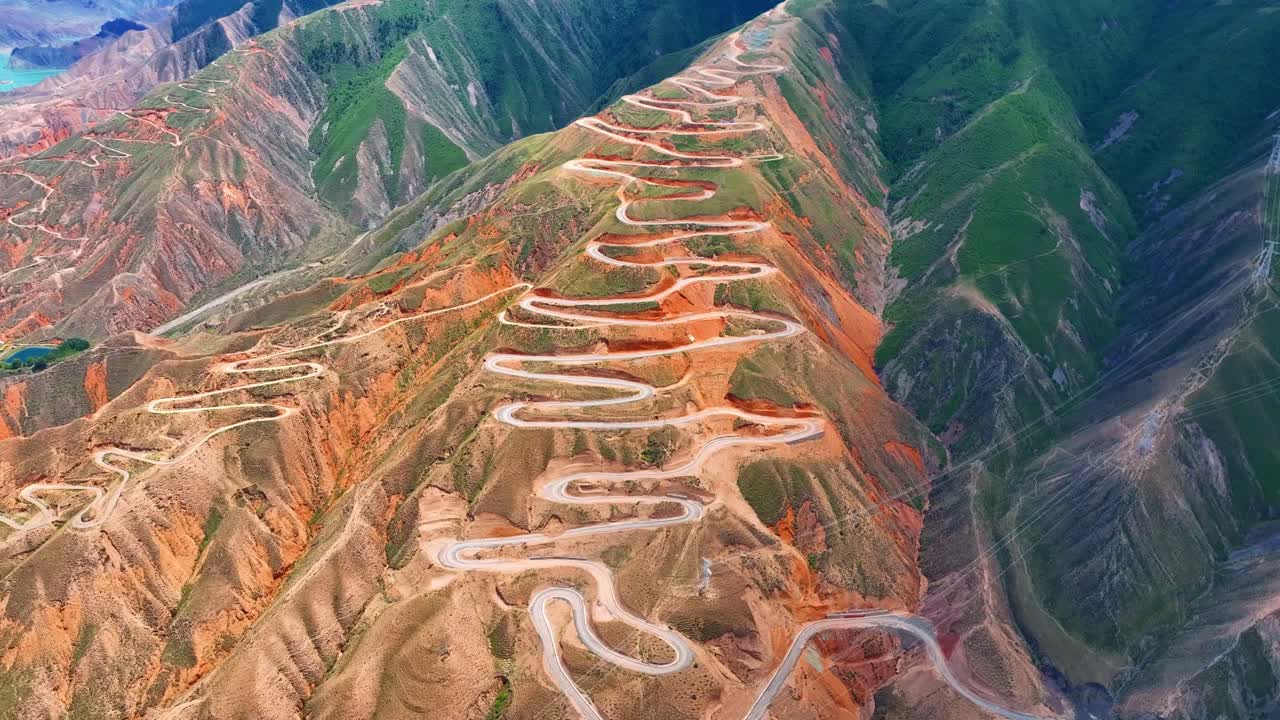 航拍青海黄南尖扎县马尖公路弯曲公路