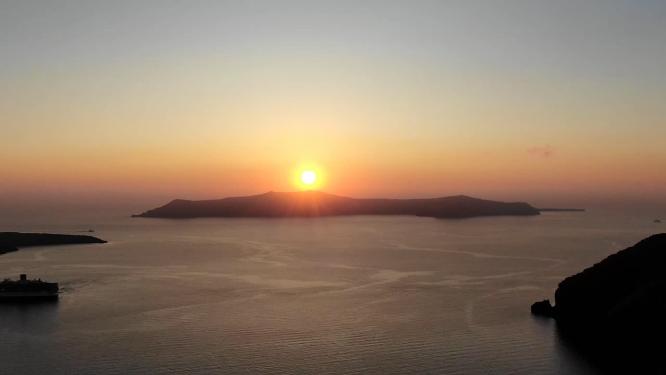 希腊爱琴海圣托里尼悬崖酒店最美日落
