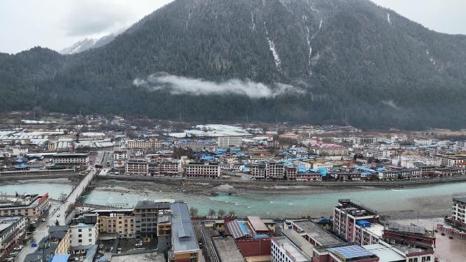 航拍西藏林芝市波密县雅鲁藏布江冬季雪山林海