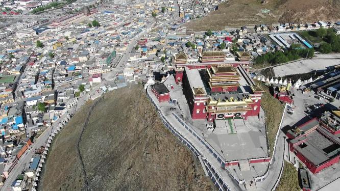 航拍延时玉树结古寺市区藏传佛教地震纪念馆