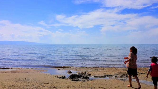 航拍青海湖夏季青藏铁路沙漠金沙湾