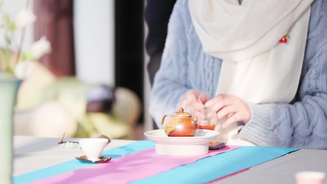 茶艺师摆放茶具动作素材