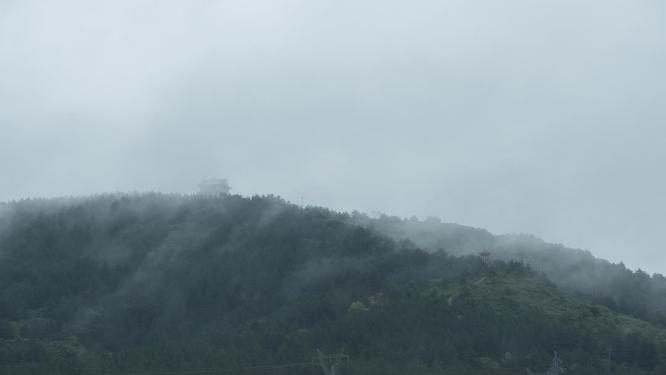 雨后雾气蒙蒙的林区山地6K延时