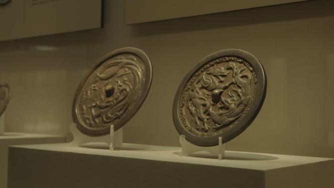 博物馆展出的文物古代铜镜