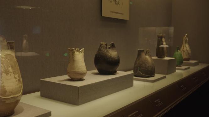 博物馆展出的多种辽代瓷器