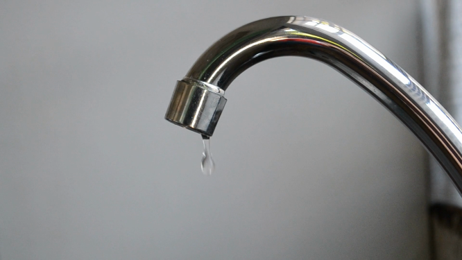 水龙头滴水