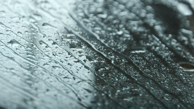 水滴素材：下雨 雨落 北京天津老城区下雨素材