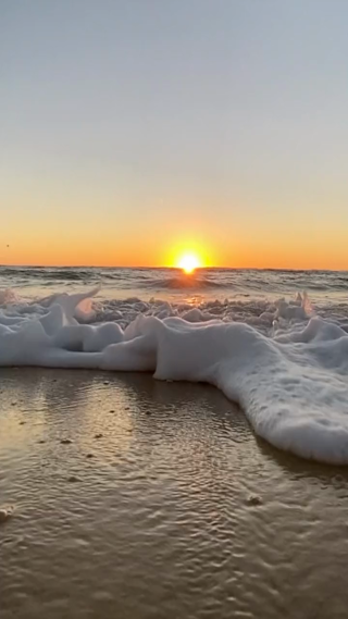 海边涨潮