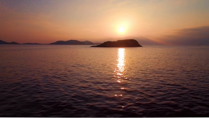 海上日出