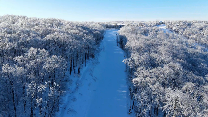 新疆河流雪景拍摄