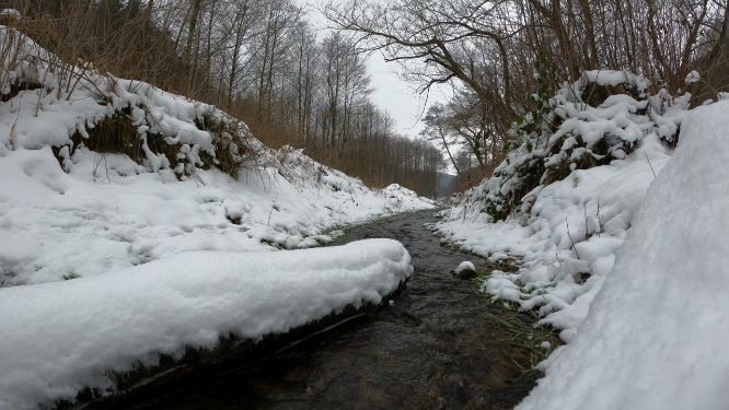 新疆河流雪景拍摄
