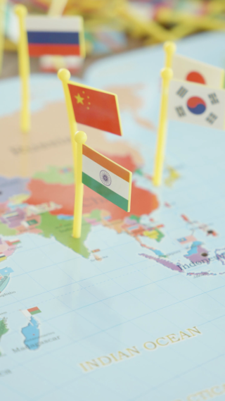 地图上的各国国旗
