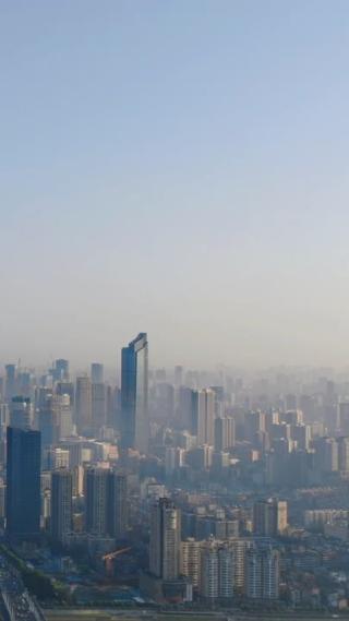 城市清晨迷雾航拍