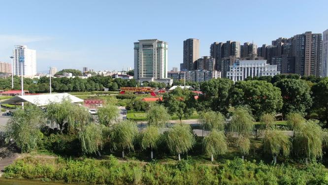 航拍湖北咸宁人民广场