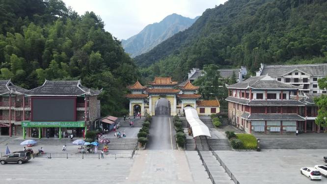 航拍贵州梵净山大门