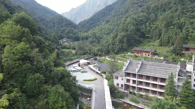 航拍贵州梵净山大门