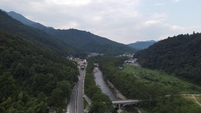 航拍贵州梵净山山脚